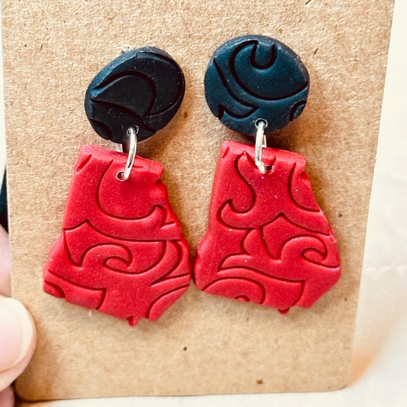 Black & Red Polymer Clay Dangle Earrings Handmade Vintage - Picture 6 of 10